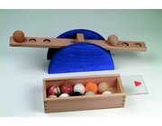 Materialerfahrung Set Kindergarten mit Waage im Holzkasten, Lernspiel, ab 3 Jahre
