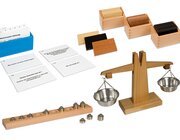 Montessori Mess-Set 2: Gewicht: Holzwaage mit Gewichten, Gewichtstfelchen und Aufgabenkarten
