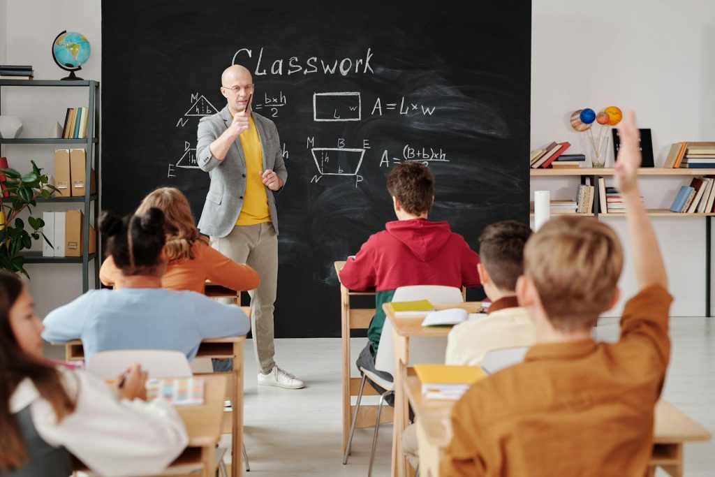 Schulraum mit Schülern - Metakognitive Lernstrategien - Spielundlern.de